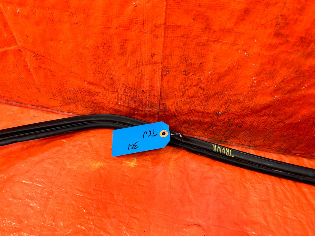 09 14 ACURA TSX   REAR TRUNK WEATHER STRIP RUBBER GASKET   OEM FACTORY #3215