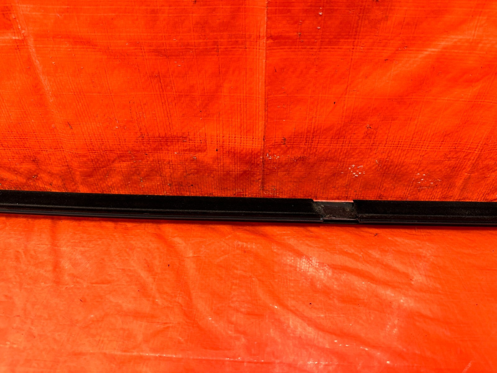 13 20 SUBARU BRZ   DRIVER LEFT EXTERIOR WINDOW GLASS TRIM   OEM #29210