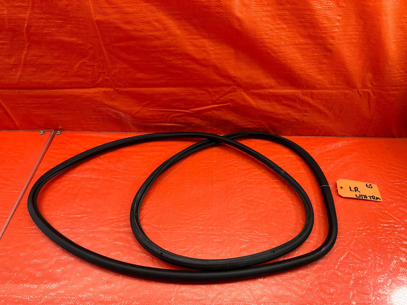 10 16 PORSCHE PANAMERA   DRIVER LEFT REAR DOOR WEATHER STRIP RUBBER   OEM #650
