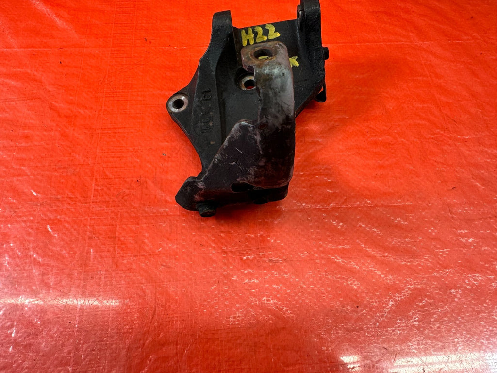 93 01 HONDA PRELUDE   H22 ENGINE MODELS ONLY   ALTERNATOR BRACKET   OEM #H223