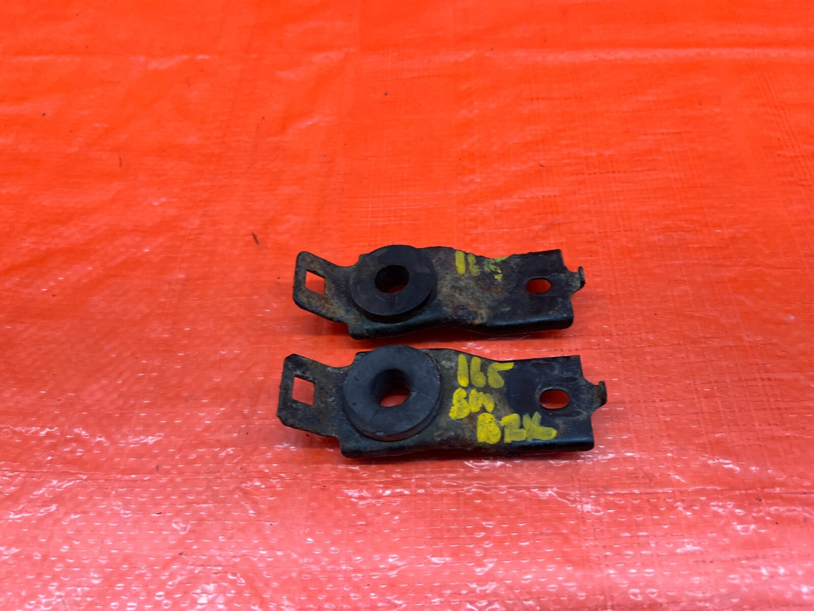 94 01 ACURA INTEGRA   RADIATOR MOUNTING BRACKET SET LEFT & RIGHT B18   OEM #1654