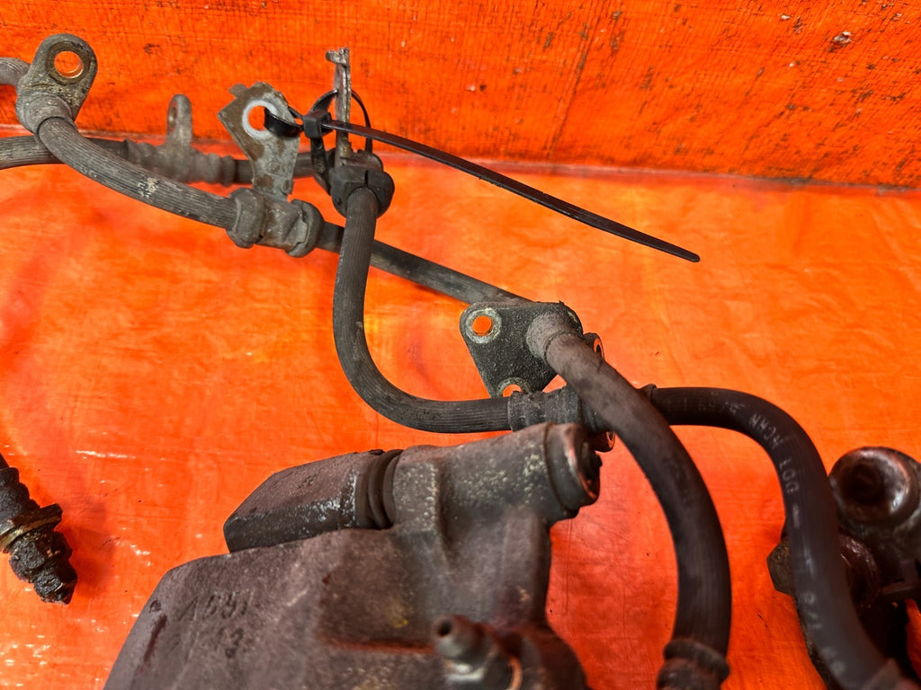 90 91 HONDA CIVIC HATCHBACK   LEFT AND RIGHT FRONT BRACKE CALIPERS   OEM #3258