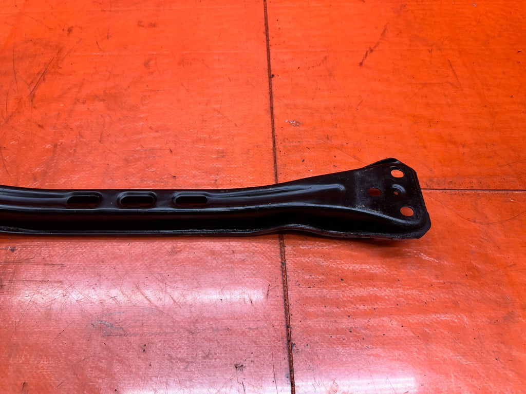 97 01 HONDA PRELUDE 2.2L CENTER FRONT SUBFRAME CROSSMEMBER T BRACKET OEM #3366