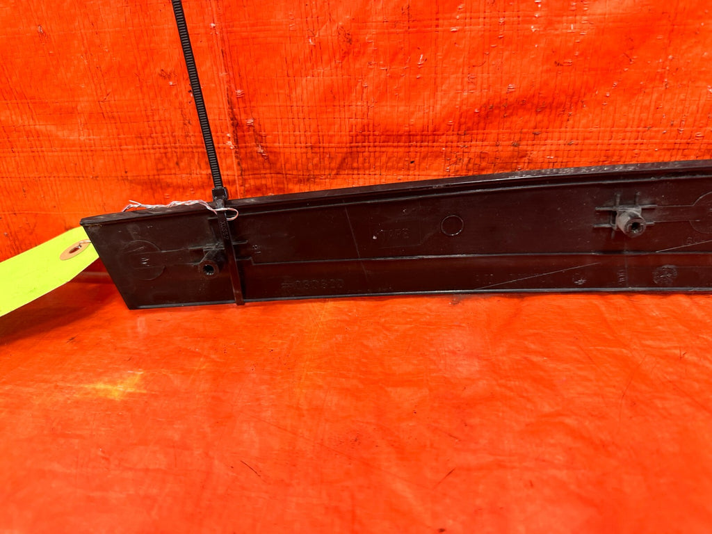 96 00 HONDA CIVIC   SEDAN   PASSENGER RIGHT FRONT DOOR SASH TRIM MOLDING OEM 2975