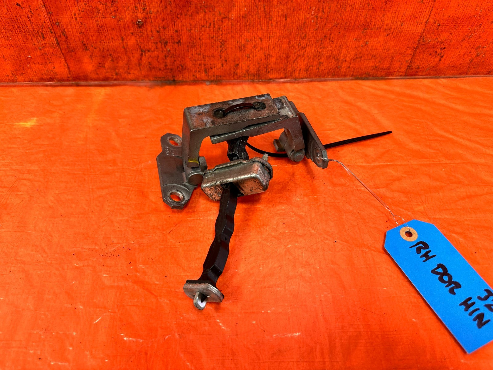 08 15 INFINITI G37 & Q60 COUPE   DOOR CHECKER W/ BOTH DOOR HINGES   RIGHT   OEM1