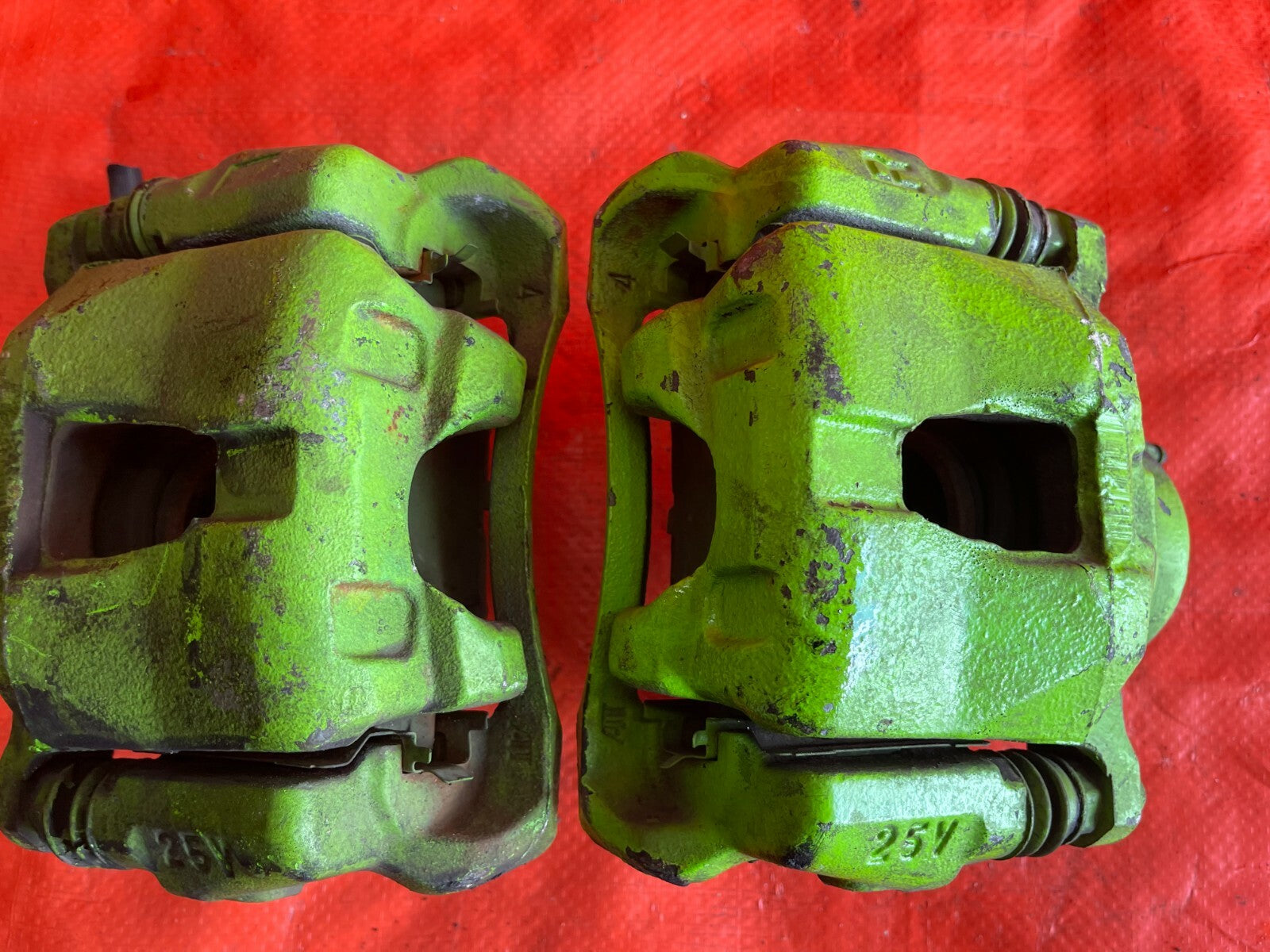 05 10 SCION TC   FRONT   BRAKE CALIPER SET   CALIPERS   LEFT RIGHT   OEM FACTORY4