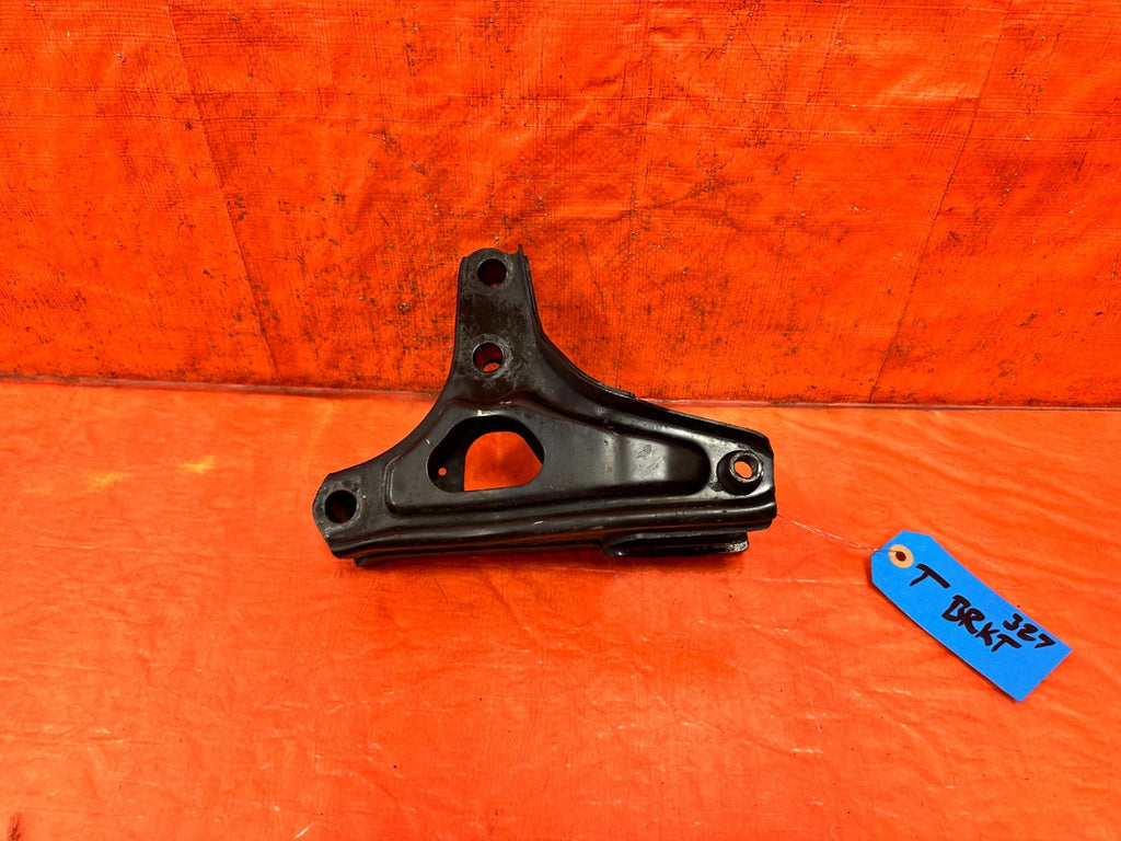 92 95 HONDA CIVIC   D SERIES D15 D16 MANUAL REAR TRANSMISSION BRACKET   OEM 3270