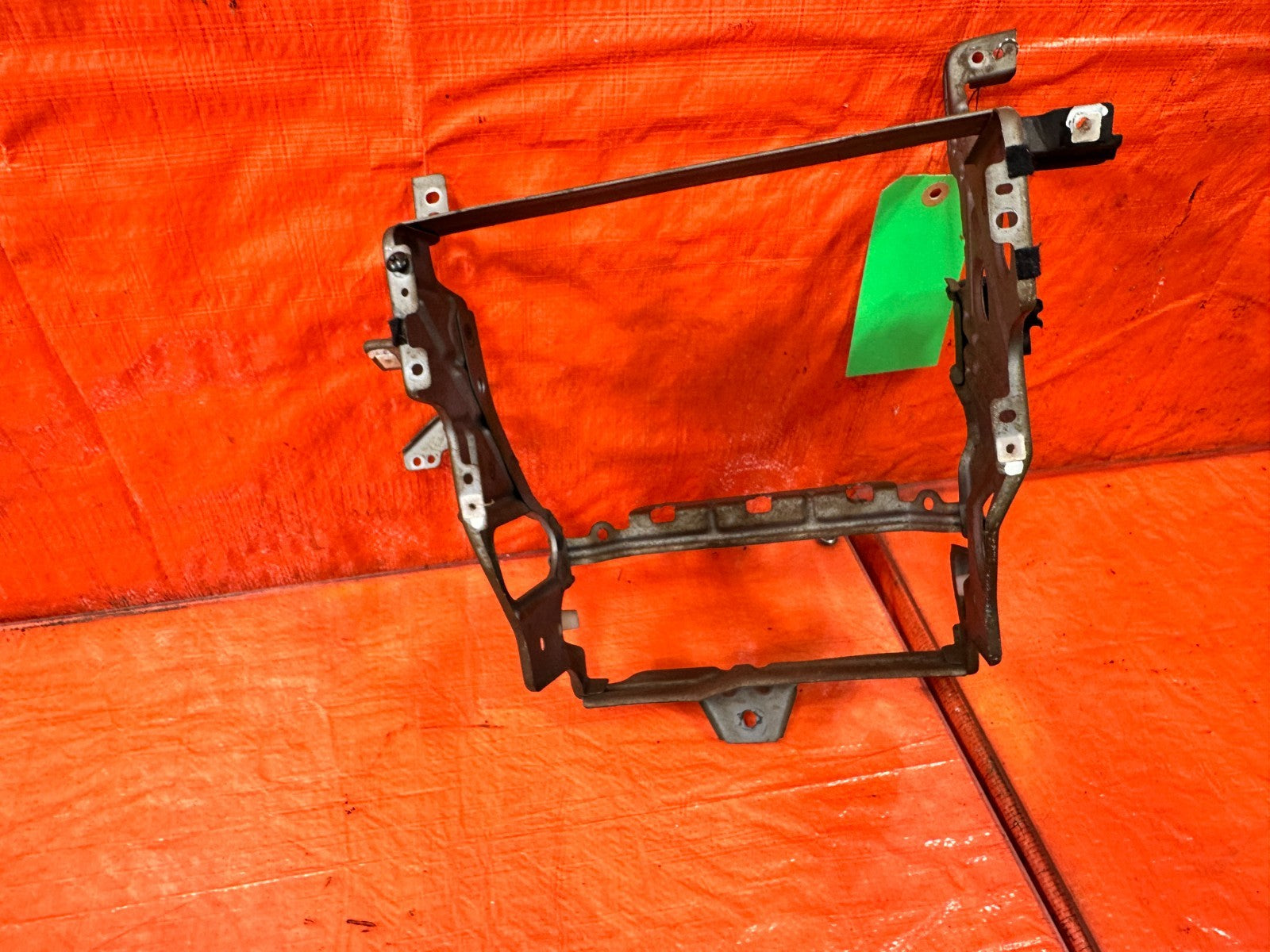 90 91 HONDA CIVIC HATCHBACK   DASHBOARD CENTER RADIO MOUNTING BRACKET OEM 3171