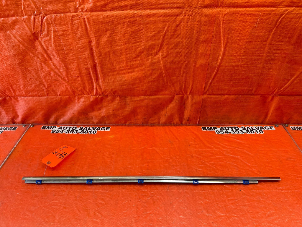 07 09 LEXUS ES350   DRIVER FRONT EXTERIOR WINDOW GLASS TRIM   OEM FACTORY #2440
