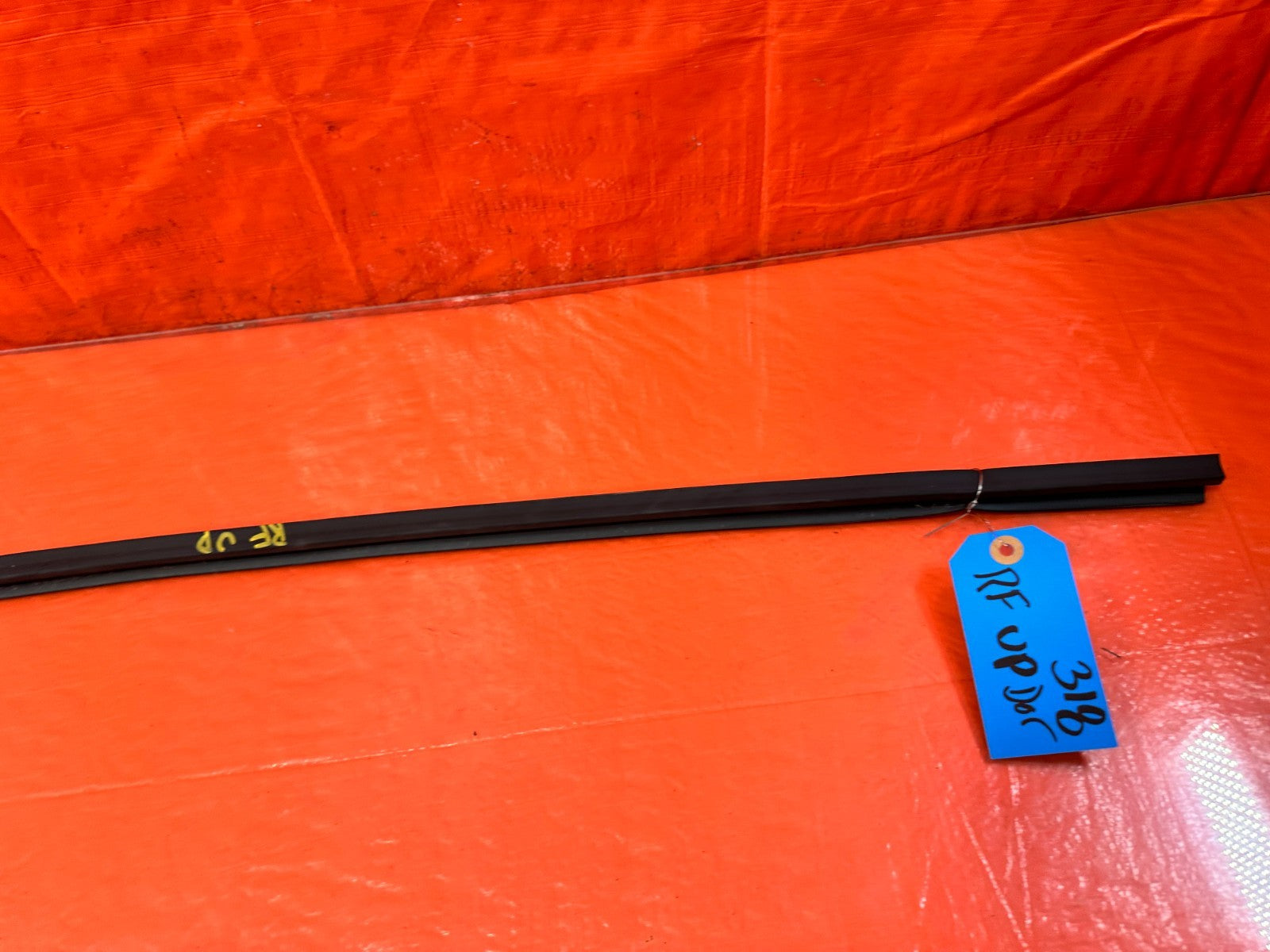 10 16 HYUNDAI GENESIS COUPE RIGHT UPPER DOOR MOUNTED WEATHER STRIP BY THE GLASS2