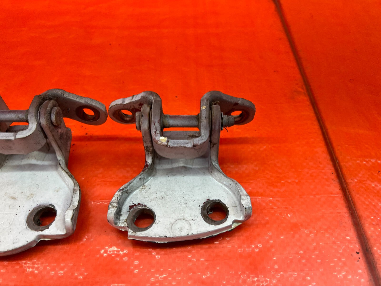 90 01 ACURA INTEGRA SEDAN   RIGHT REAR DOOR HINGE SET   UPPER & LOWER   OEM #1655