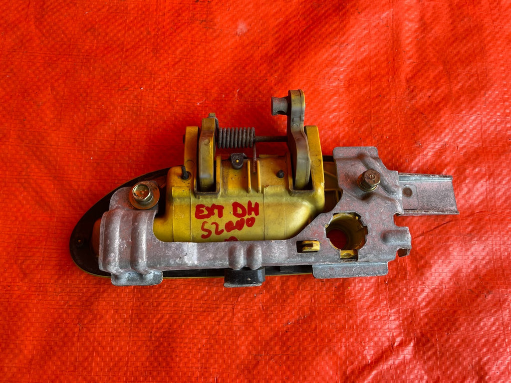 00 09 HONDA S2000 PASSENGER RIGHT EXTERIOR DOOR HANDLE   RED FADED   W/ BRACKET7
