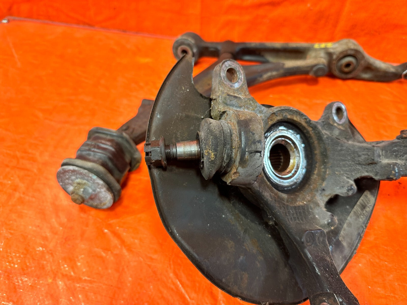 96 00 HONDA CIVIC DX CX LX HX PASSENGER RIGHT FRONT SPINDLE KNUCKLE HUB OEM #28717