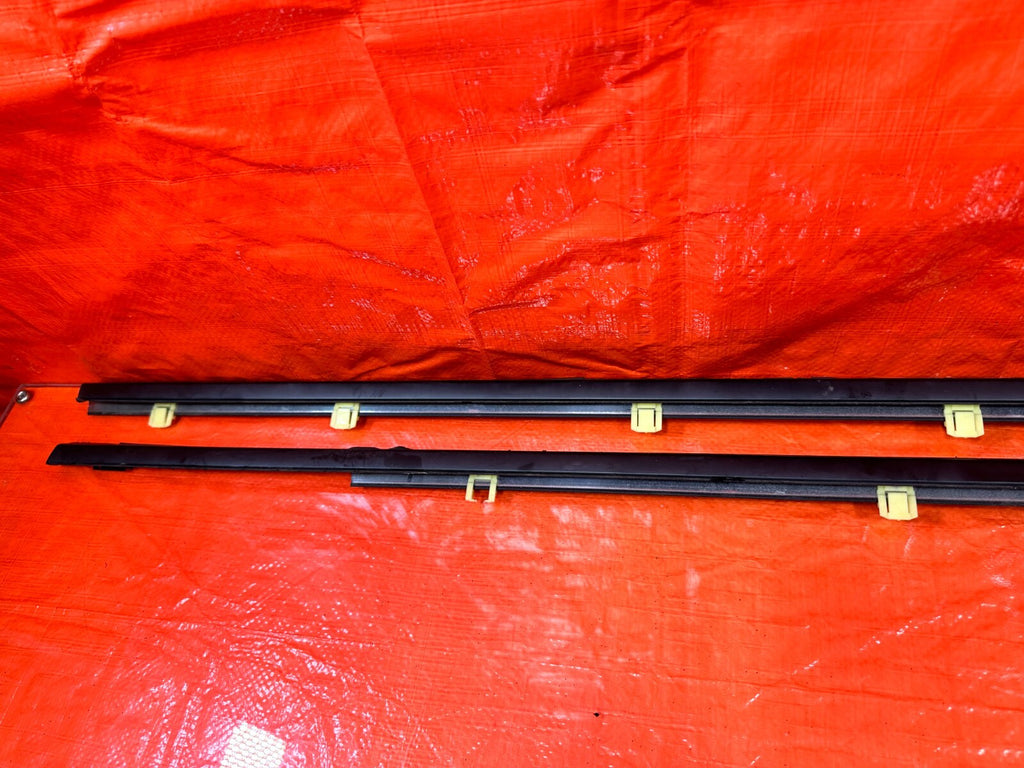 12 15 HONDA CIVIC COUPE   FRONT & REAR / LEFT & RIGHT EXTERIOR WINDOW GLASS TRIM9
