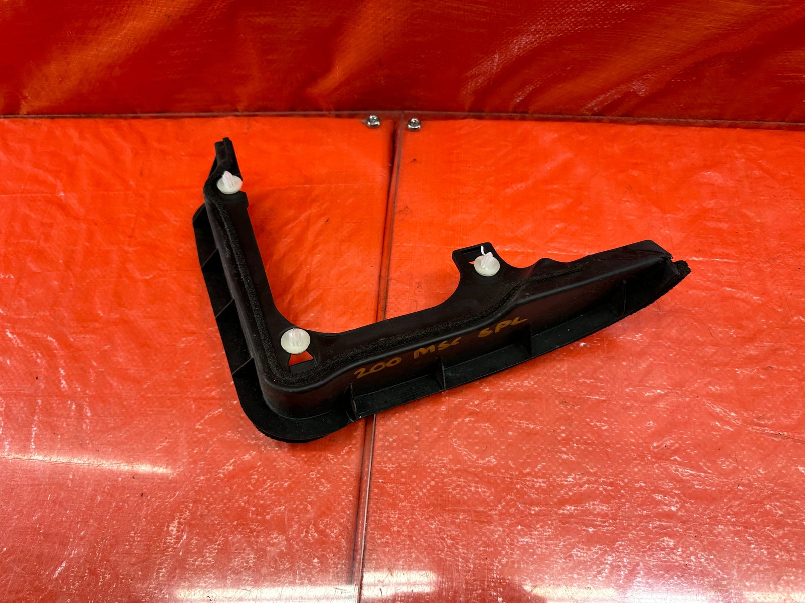 2018 18 INFINITI Q60 RED SPORT   PLASTIC FENDER BRACKET   LK40 5651   OEM #2007