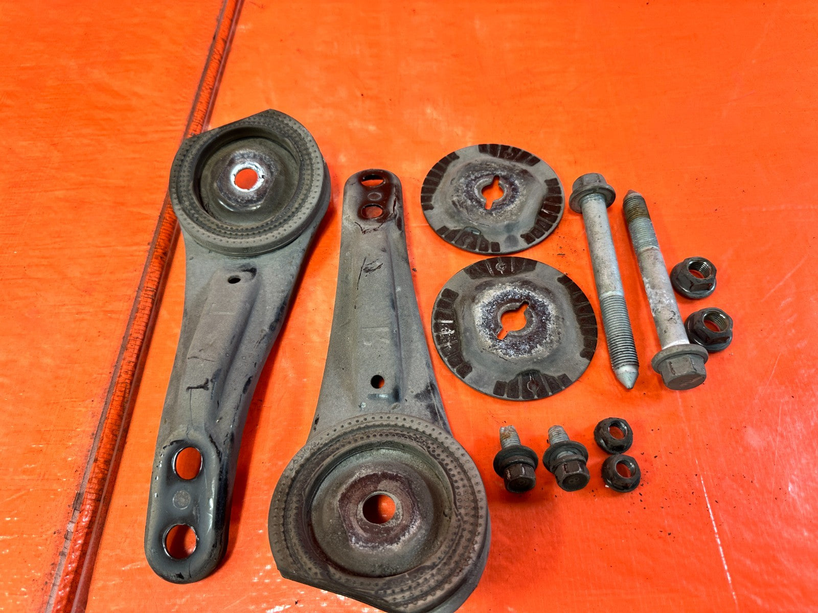 13 16 HYUNDAI GENESIS COUPE 3.8L   REAR SUBFRAME BRACKETS W/ BOLTS HARDWARE 3022