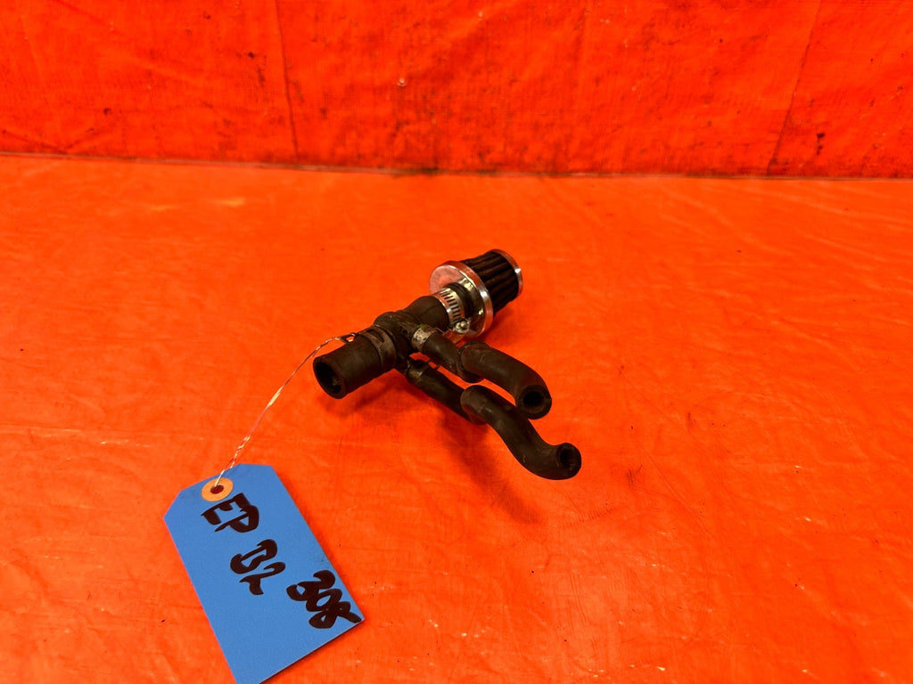 02 05 HONDA CIVIC SI EP3 HATCHBACK   K20A3 ON THE VALVE COVER BREATHER TUBE  3082