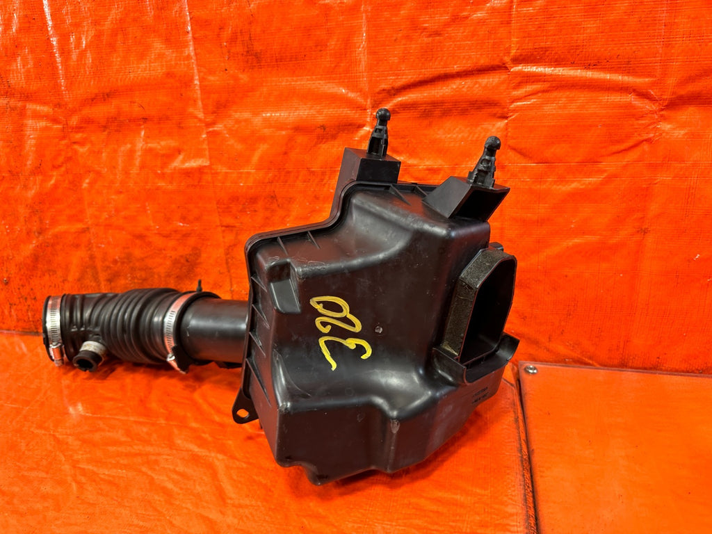 08 15 INFINITI G37 COUPE  RIGHT AIR FILTER HOUSING INTAKE BOX ARM   OEM #3207