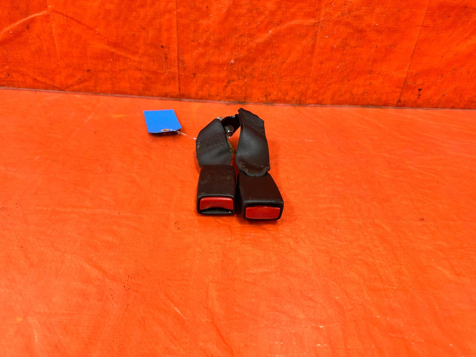 07 11 HONDA CIVIC SI SEDAN   LEFT RIGHT REAR   REAR SEAT BELT BUCKLE CLIP BUCKLE2