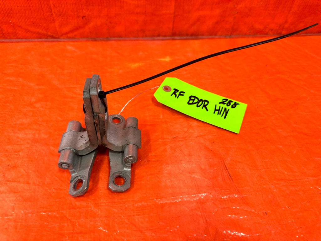 02 10 LEXUS SC430   DOOR HINGE SET   UPPER & LOWER   RIGHT SIDE   OEM #2881