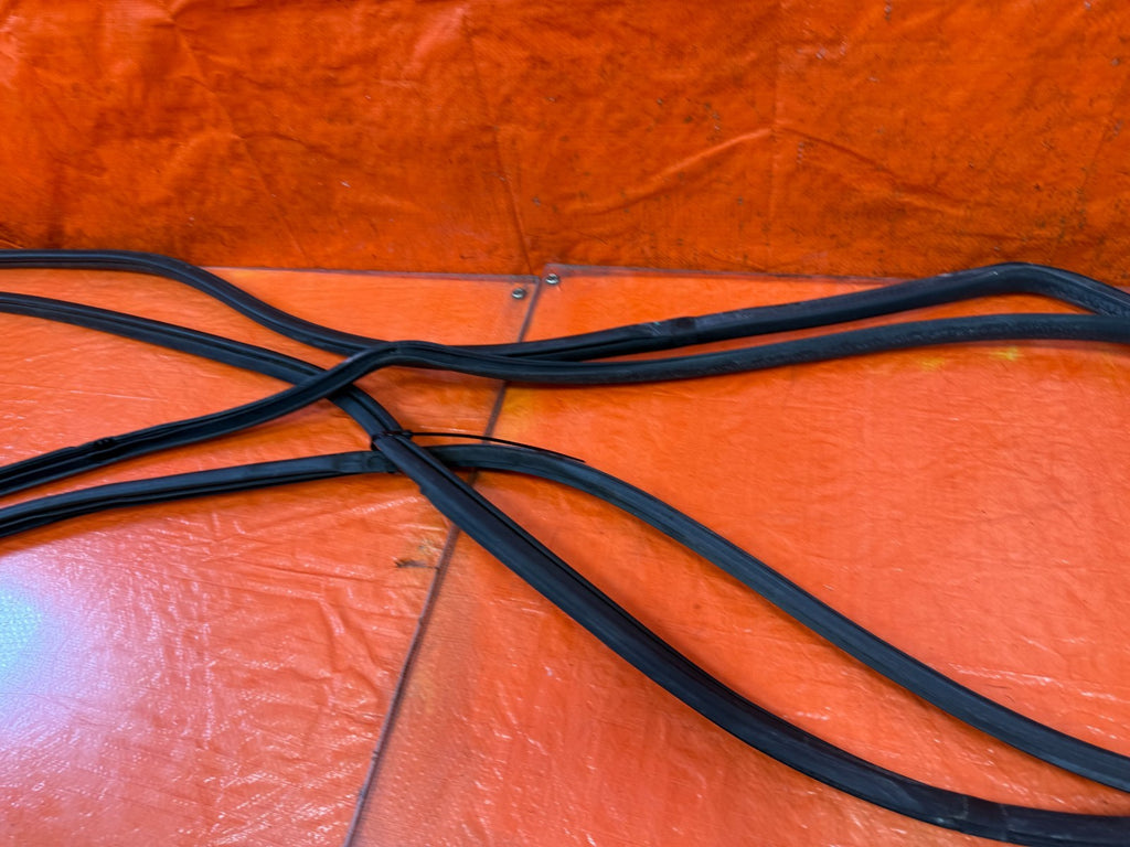 08 15 INFINITI G37 & Q60 CHASSIS TO DOOR OPEN TRIM WEATHER STRIP LEFT RIGHT 3285