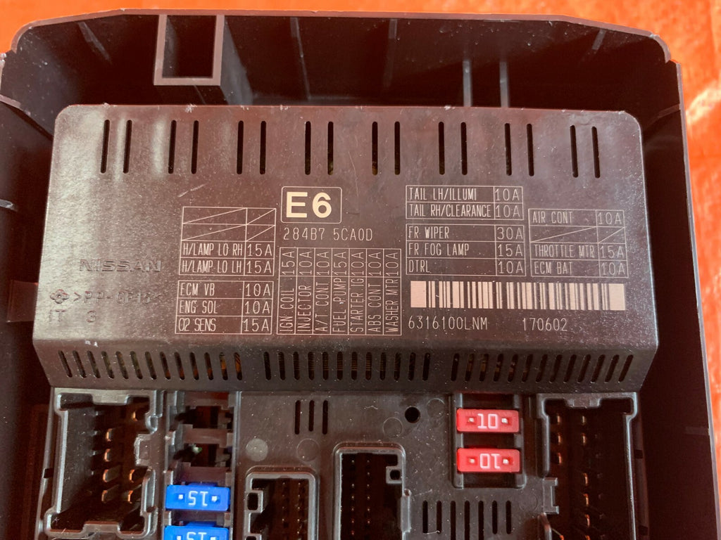 OEM 2017 2018 Q60   2018 Q50 FUSE BOX JUNCTION CONTROL PANEL 284B7 5CA0D  4