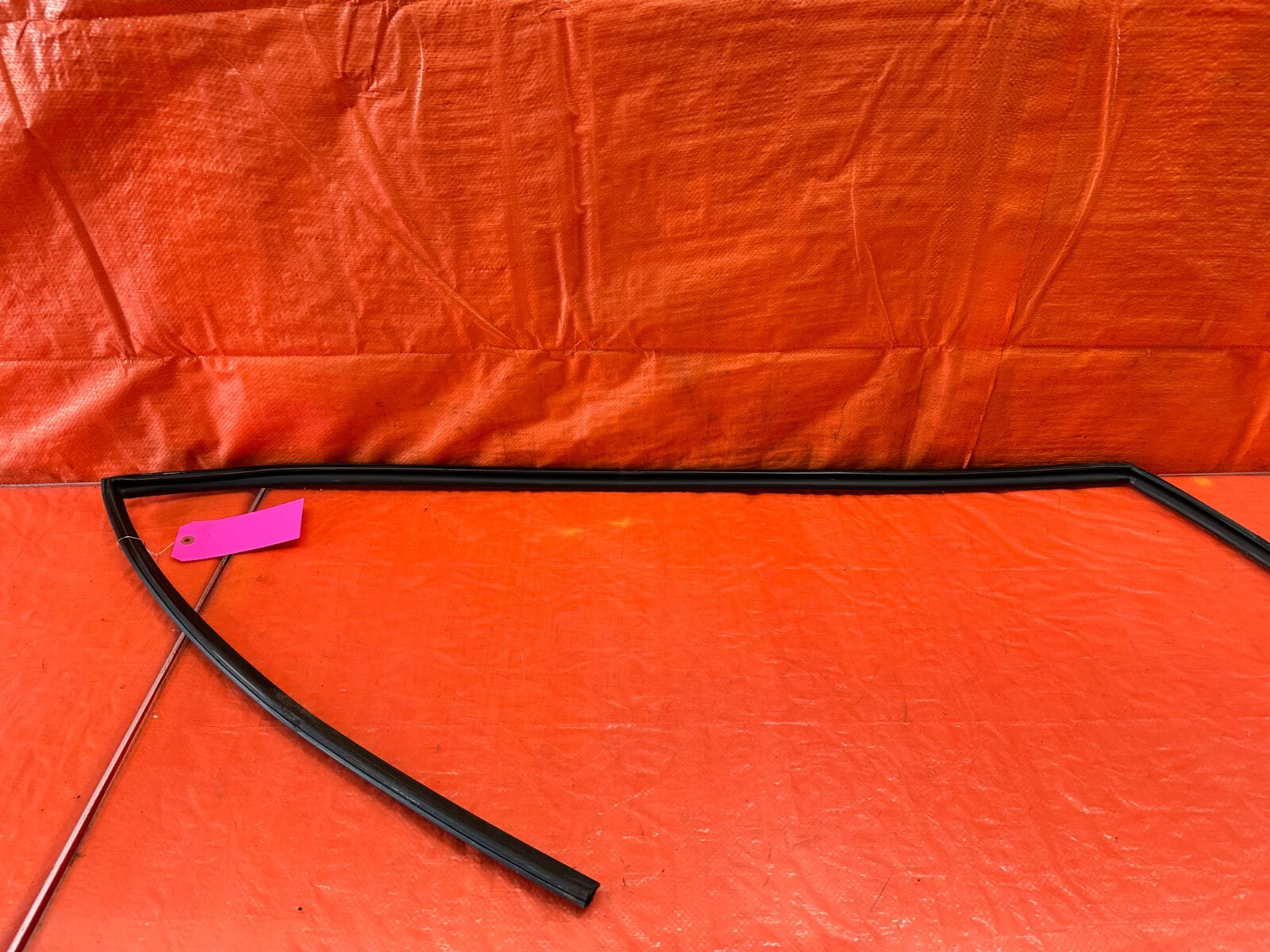 06 11 HONDA CIVIC COUPE PASSENGER RIGHT FRONT WINDOW GLASS RUN CHANNEL OEM #2376