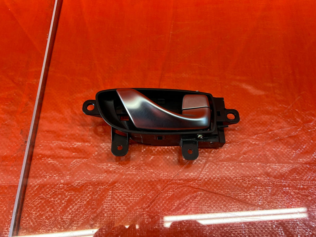 14 20 INFINITI Q50 Q70 / 17 20 Q60   PASSENGER RIGHT FRONT / REAR DOOR HANDLE  0