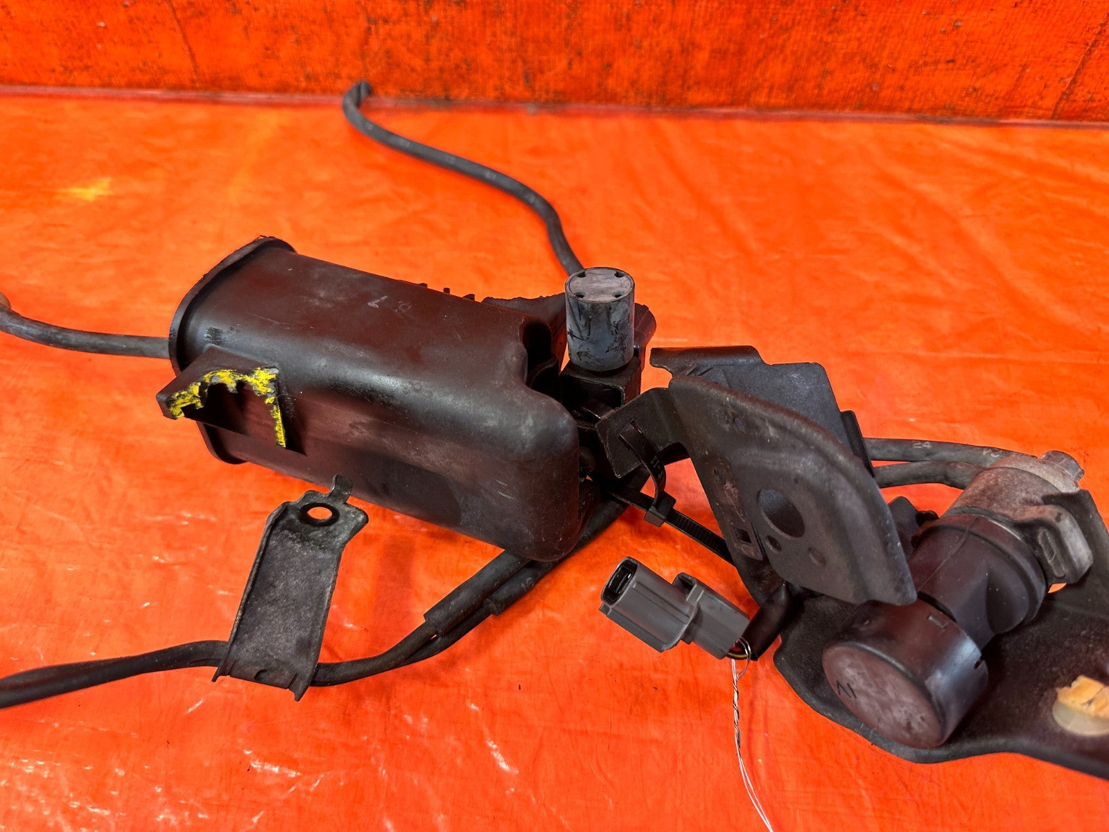 97 01 HONDA PRELUDE   H22A4 H22A VACUUM TANK W/ SOLENOID VALVE   OEM #3233
