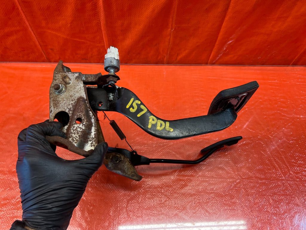 88 91 HONDA CRX   DX   AUTOMATIC   GAS AND BRAKE PEDAL ASSEMBLY   OEM #1578