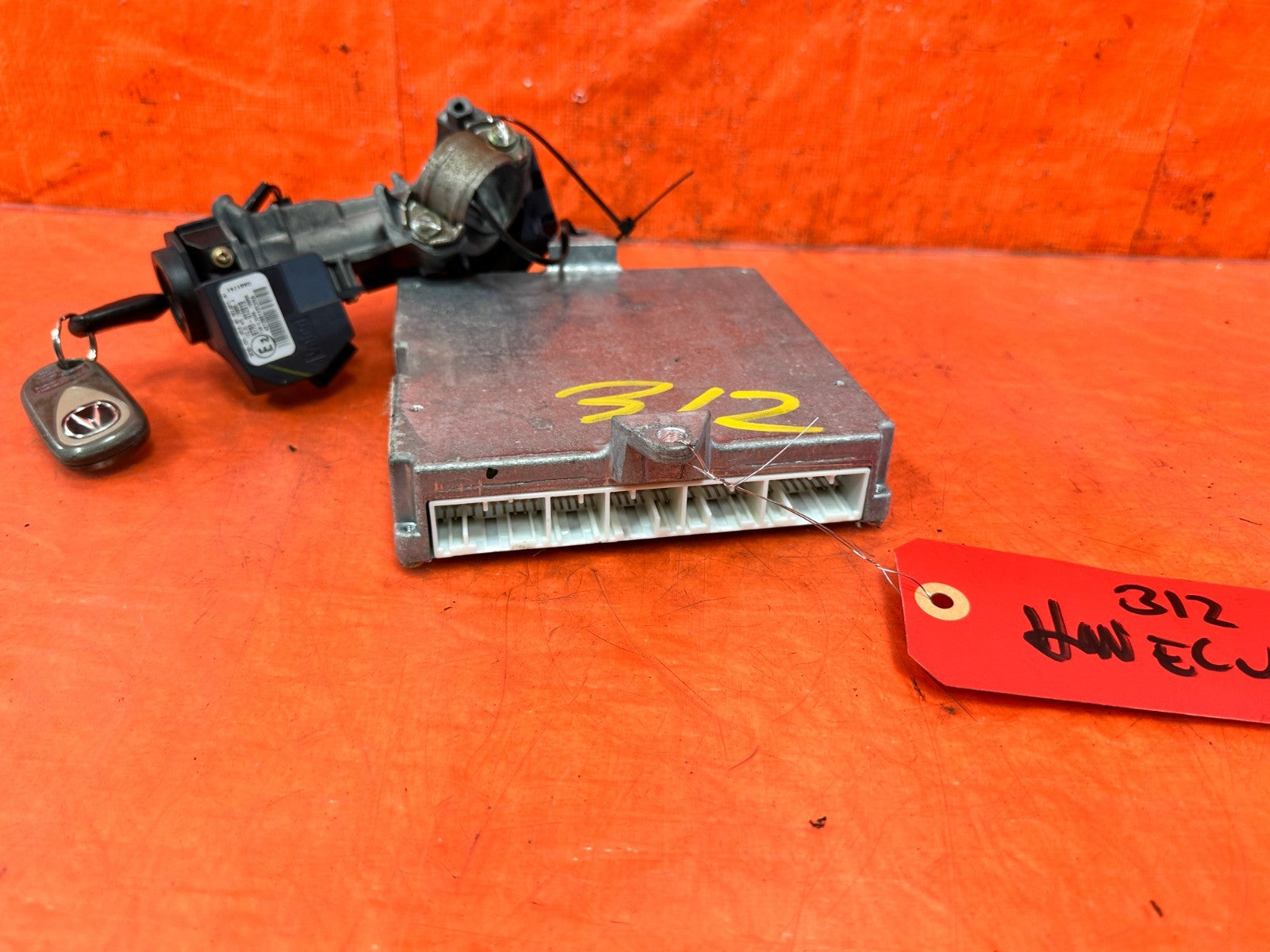 04 05 ACURA TSX   ENGINE COMPUTER ECU W/ MATCHING IGNITION SWITCH OEM #3124