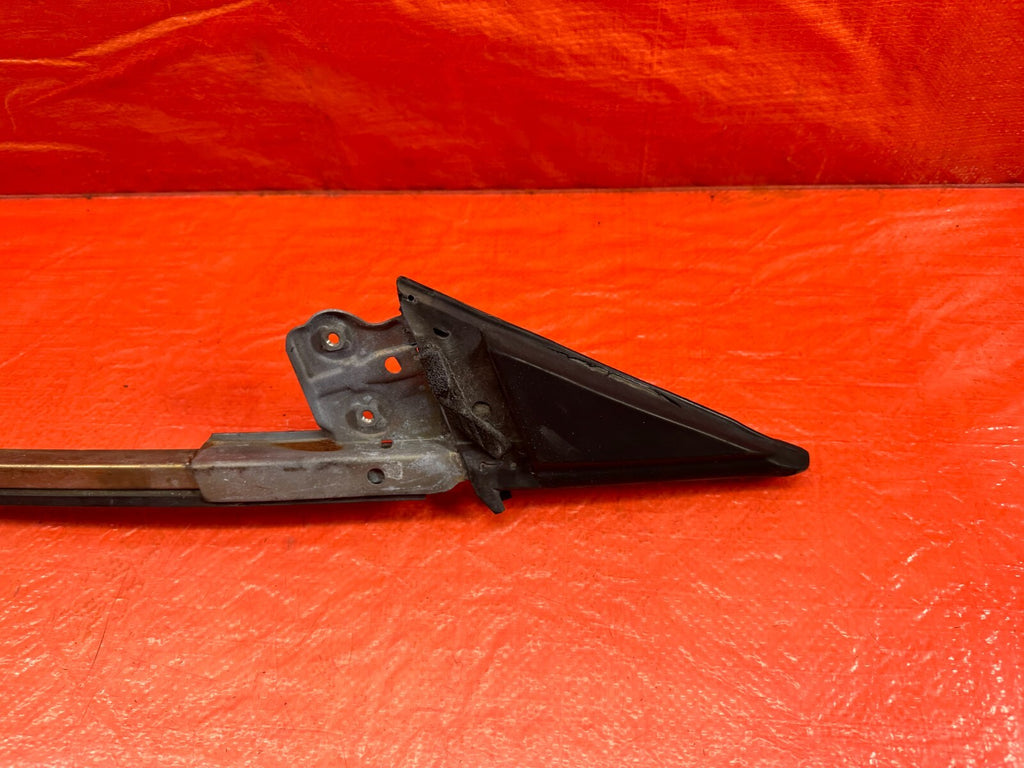 00 09 HONDA S2000   DRIVER LEFT   DOOR WINDOW GLASS PLACEMENT HOLDER OEM 2252