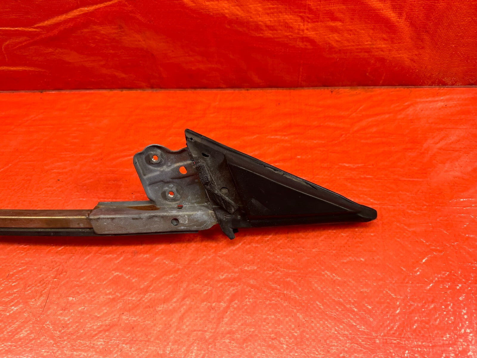 00 09 HONDA S2000   DRIVER LEFT   DOOR WINDOW GLASS PLACEMENT HOLDER OEM 2252