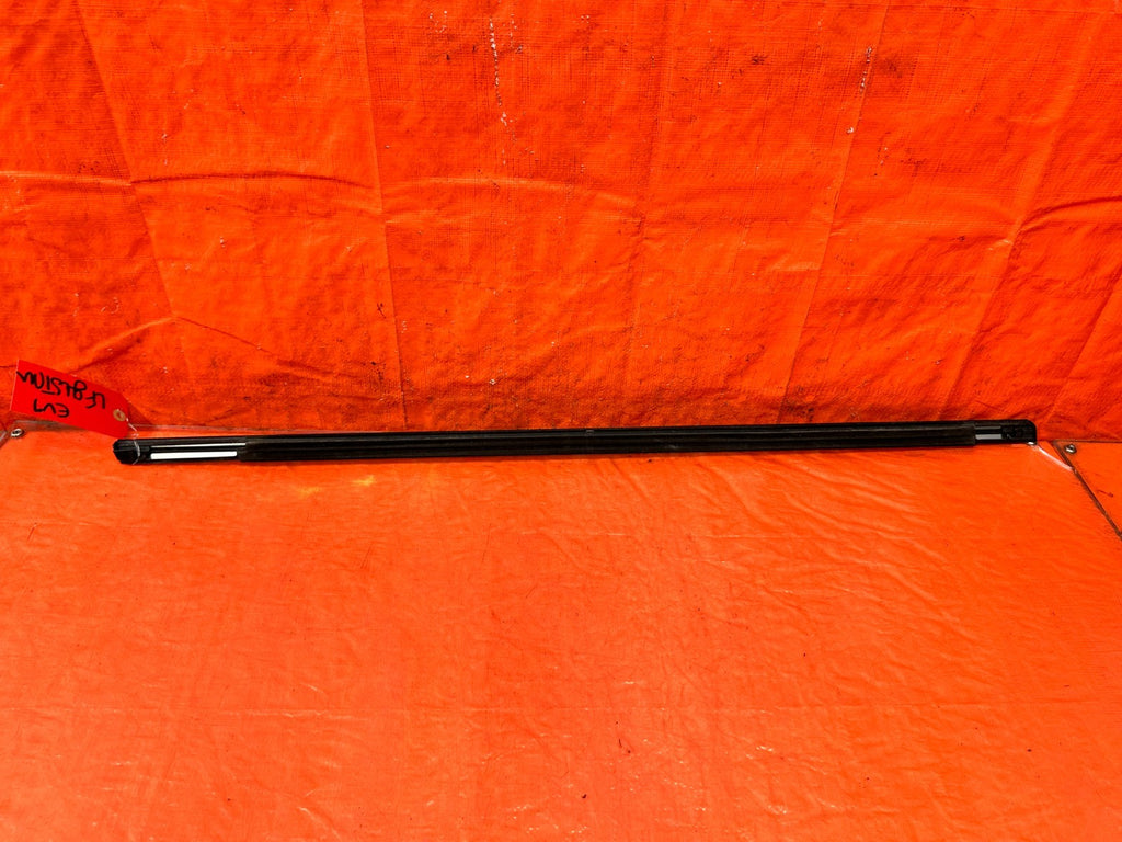 03 05 LANCER EVOLUTION EVO VIII IX 8 9   LEFT FROTN GLASS TRIM DRIP RETAINER EV91