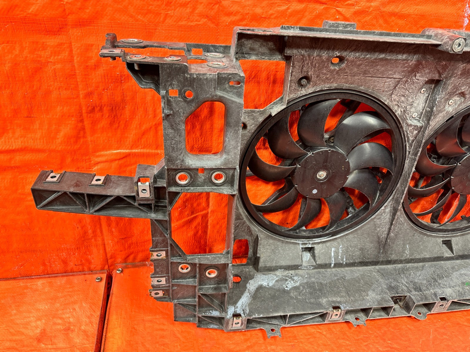08 15 INFINITI G37 COUPE & CONVERTIBLE   PLASTIC FRONT RADIAOTR SUPPORT W/ FANS3