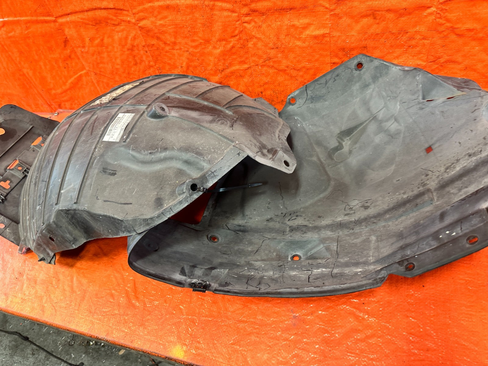 08 15 INFINITI G37 Q60 COUPE CONV RIGHT PASSENGER FRONT FENDER SPLASH LINER #3295
