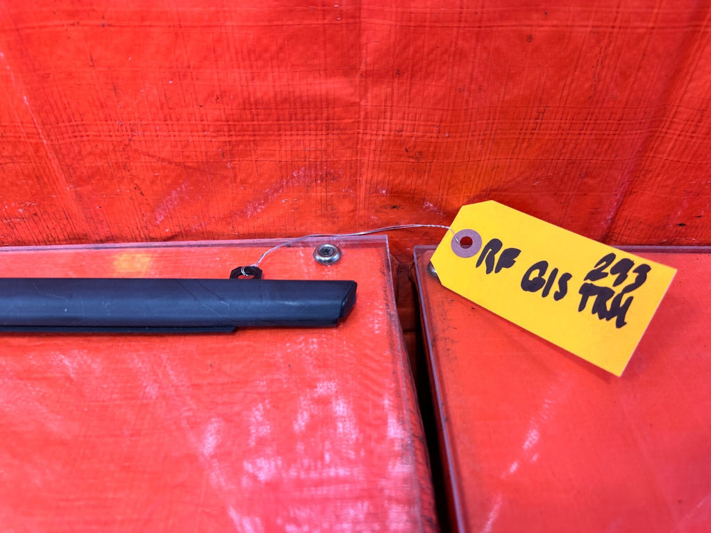 FRS BRZ & 86   PASSENGER RIGHT EXTERIOR WINDOW GLASS TRIM   OEM #2932