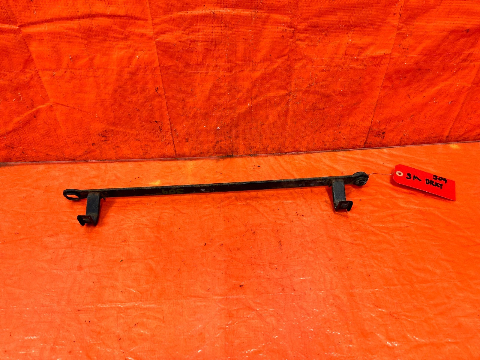 94 01 ACURA INTEGRA   AC CONDENSER ASSEMBLY MOUNTING BRACKET BAR MOUNT OEM #3090