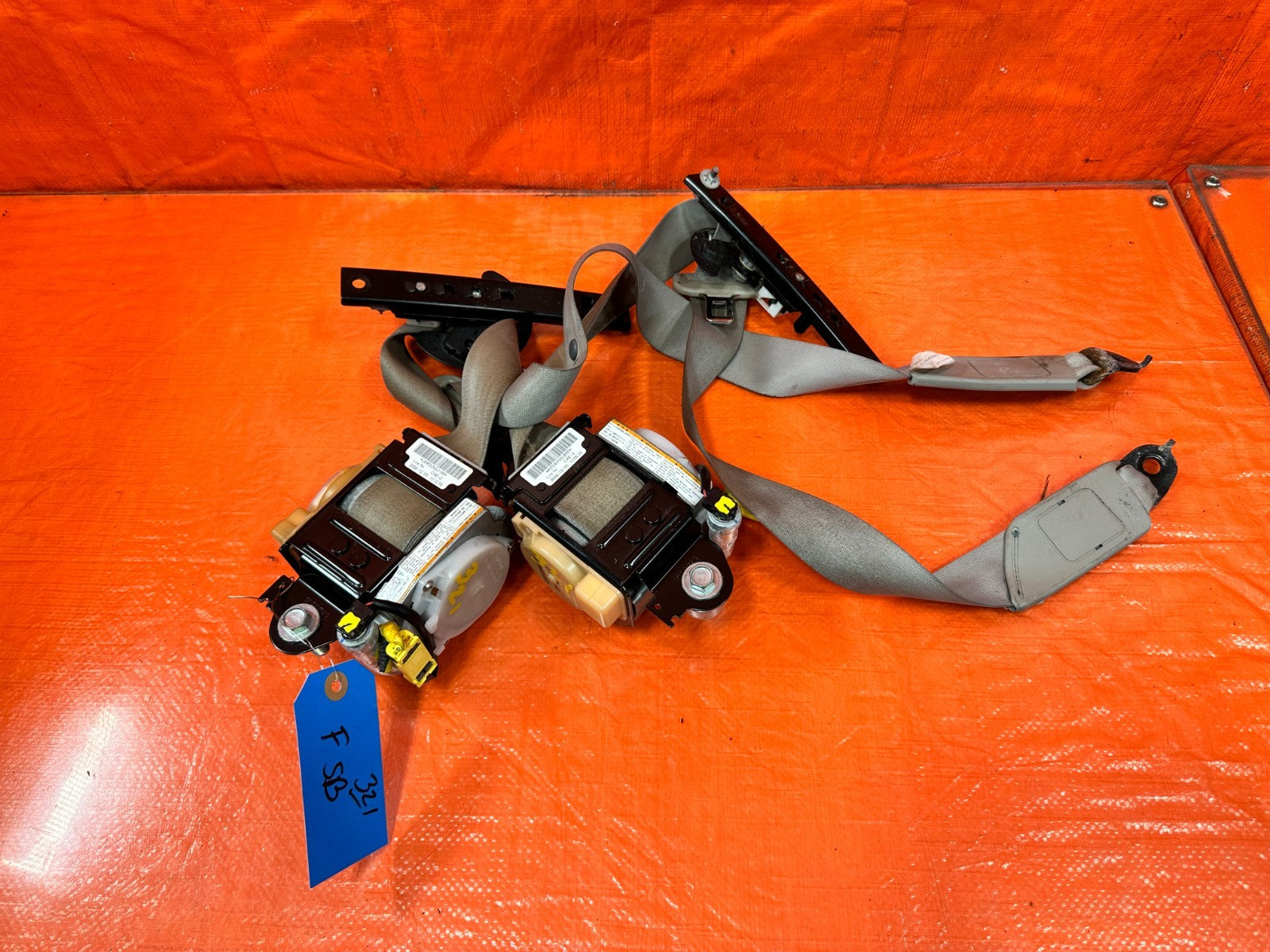09 10 ACURA TSX   FRONT SEAT BELT SET   LEFT & RIGHT SEAT BELTS   GRAY OEM #3216