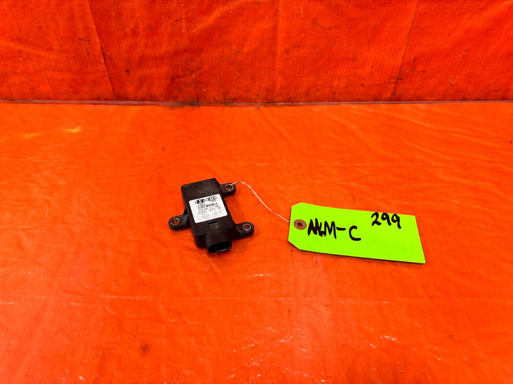 2013 13  HYUNDAI GENESIS COUPE TRACK   YAW RATE SENSOR / YAW SENSOR 95690 3J1000