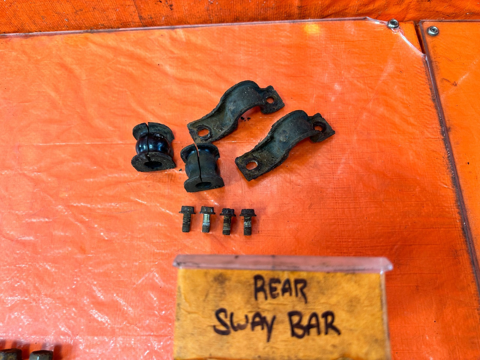 02 05 HONDA CIVIC SI EP3 HATCH REAR SWAY BAR MOUNTING BRACKET & BUSHINGS OEM 3082