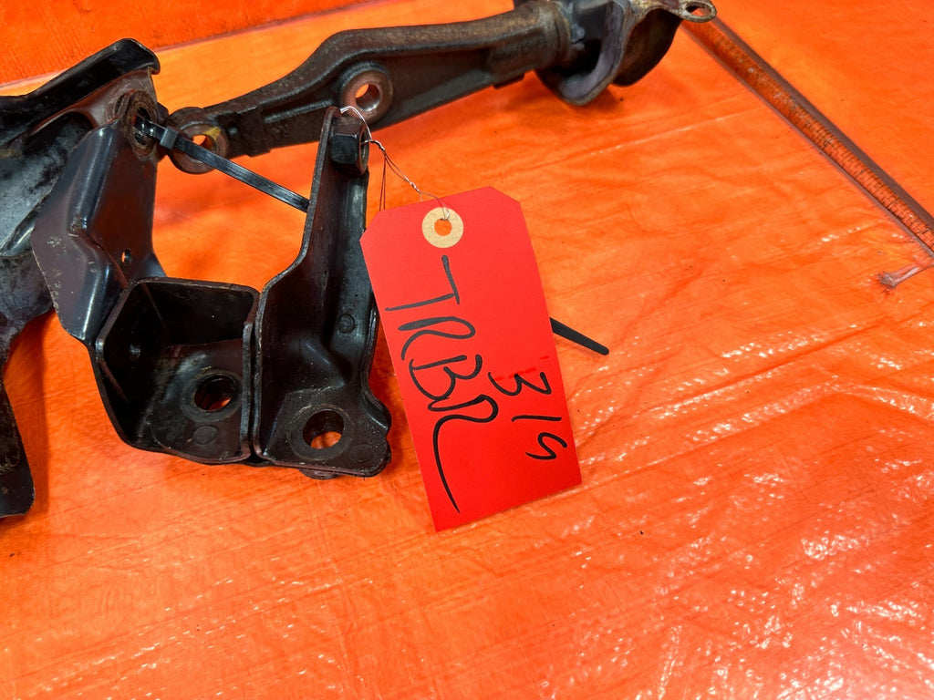 96 00 HONDA CIVIC   D16Y7 D16Y8 AUTOMATIC ONLY   ENGINE MOUNTS AND BRACKETS OEM11