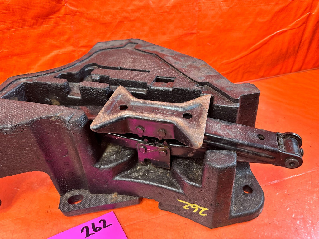 04 08 NISSAN 350Z CONVERTIBLE   SPARE TIRE FOAM W/ JACK AND LUG TOOL OEM #2626