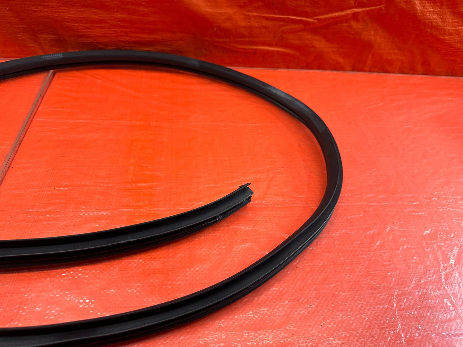 10 16 HYUNDAI GENESIS COUPE ON THE CHASSIS LEFT DOOR WEATHER STRIP SEAL OEM #21917