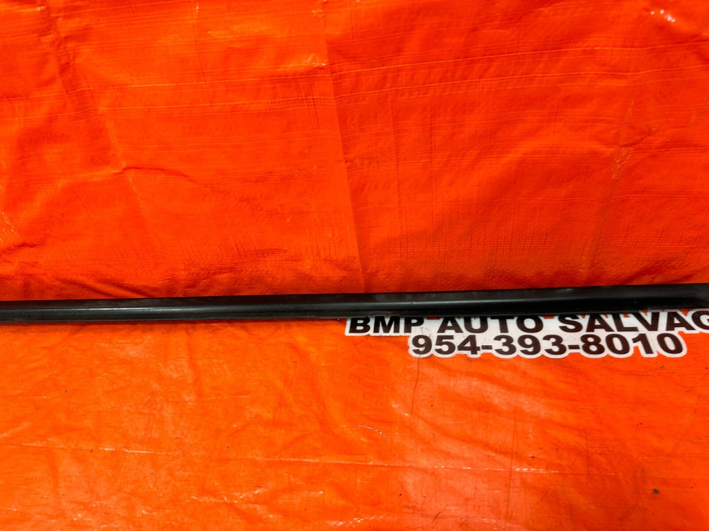 15 21 SUBARU WRX & STI DRIVER LEFT EXTERIOR GLASS TRIM DRIP RETAINER OEM 1825