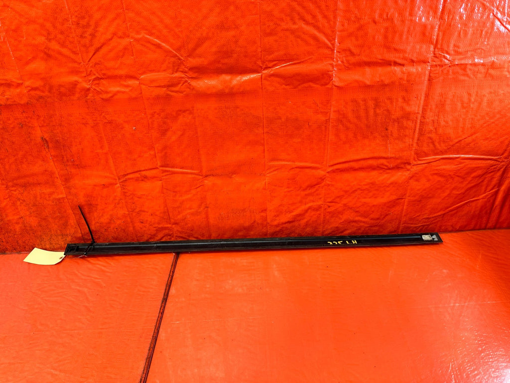 90 91 HONDA CIVIC HATCHBACK   DRIVER LEFT DOOR MOLDING IMPACT STRIP   OEM #32510