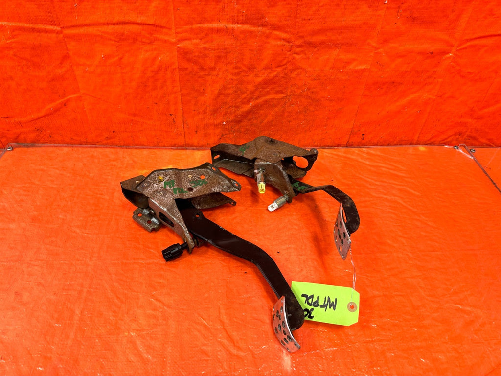 02 05 HONDA CIVIC SI EP3 HATC   MANUAL PEDALS   BRAKE CLUTCH   OEM #3067