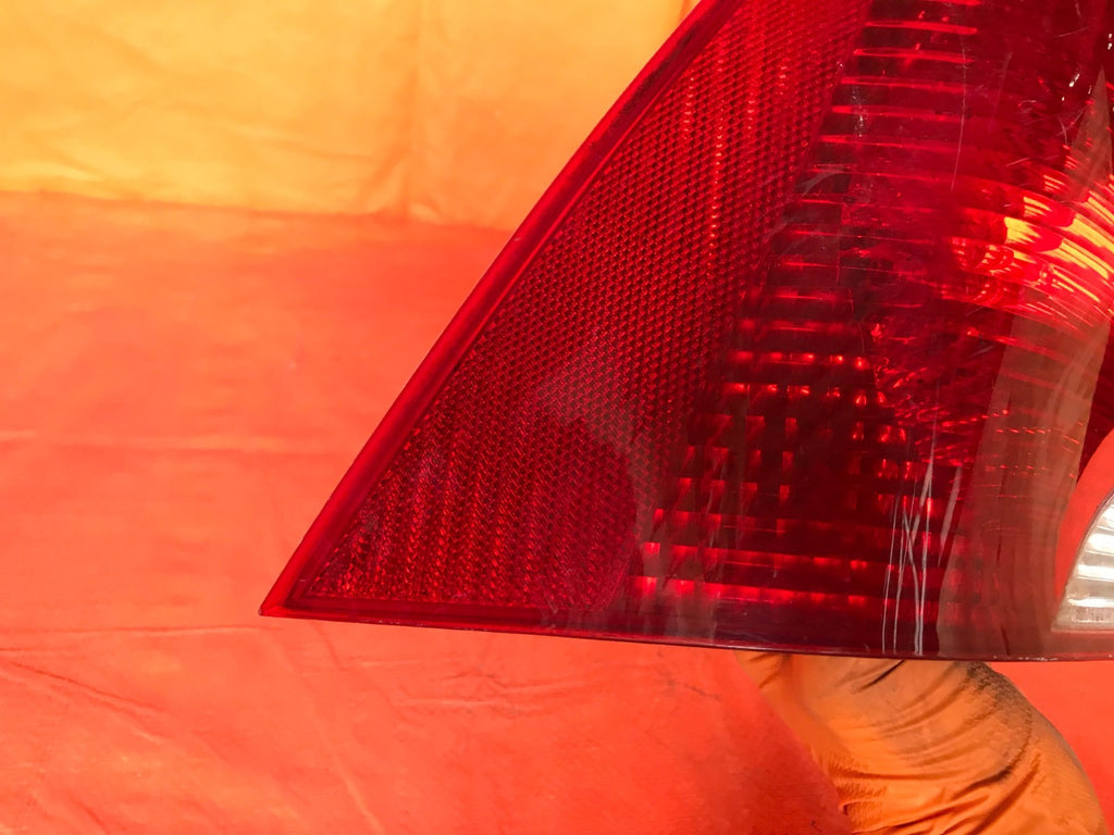 OEM 2005 2006 2007 FORD FOCUS SEDAN DRIVER LEFT TAIL LIGHT LAMP 05 06 075