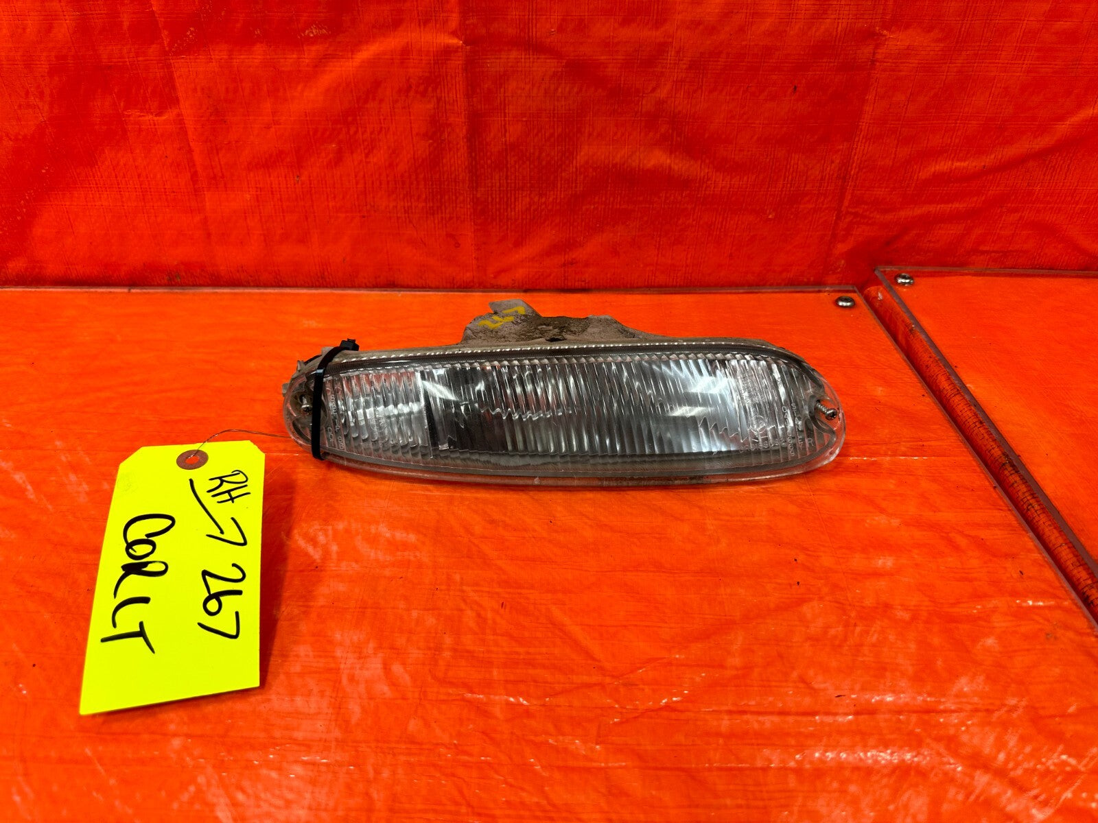 90 97 MAZDA MX 5 MIATA   PASSENGER RIGHT   FRONT BUMPER SIGNAL CORNER LIGHT OEM0