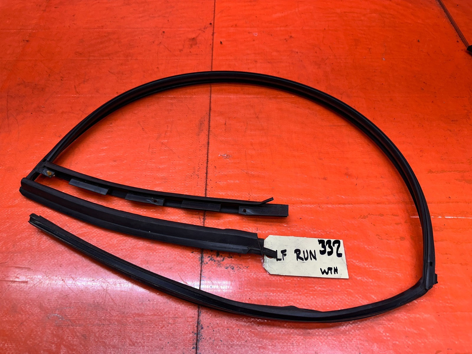92 96 HONDA PRELUDE   DRIVER LEFT DOOR WINDOW RUN CHANNEL   OEM #33210